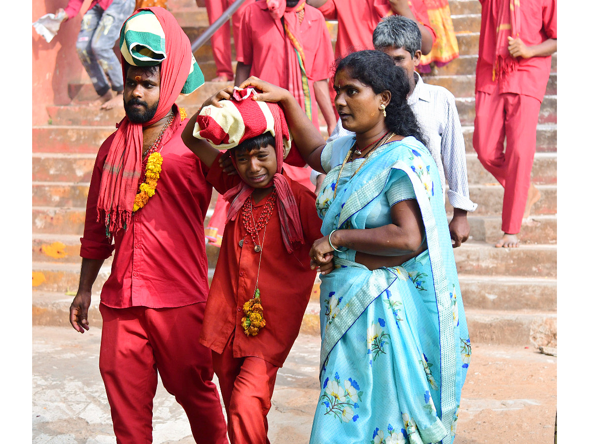 Bhavani Deeksha Begins at Indrakeeladri Photos - Sakshi25