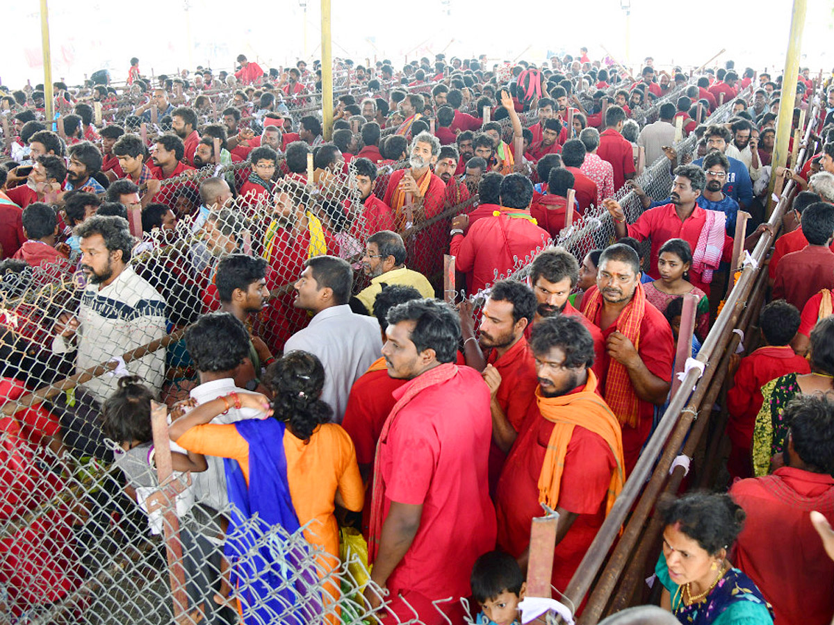 Bhavani Deeksha Begins at Indrakeeladri Photos - Sakshi33