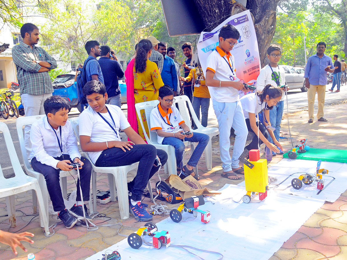 DJ Music And Dance Night Show In Nit Auditorium at Warangal - Sakshi3