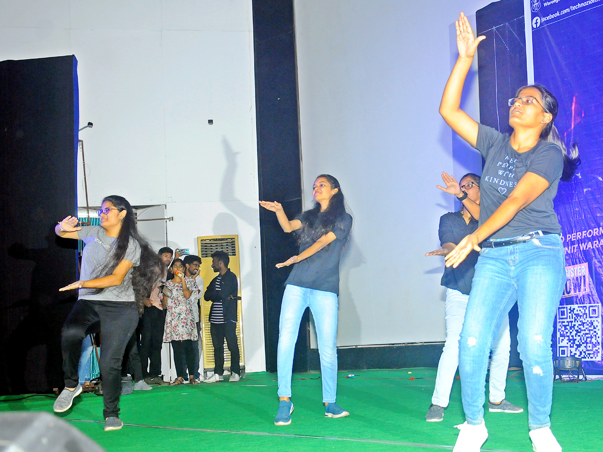 DJ Music And Dance Night Show In Nit Auditorium at Warangal - Sakshi9