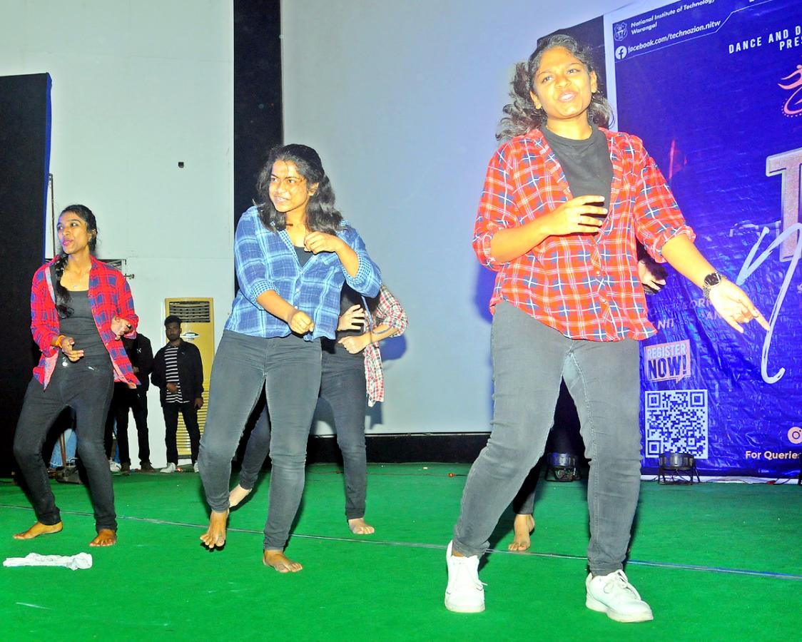 DJ Music And Dance Night Show In Nit Auditorium at Warangal - Sakshi12