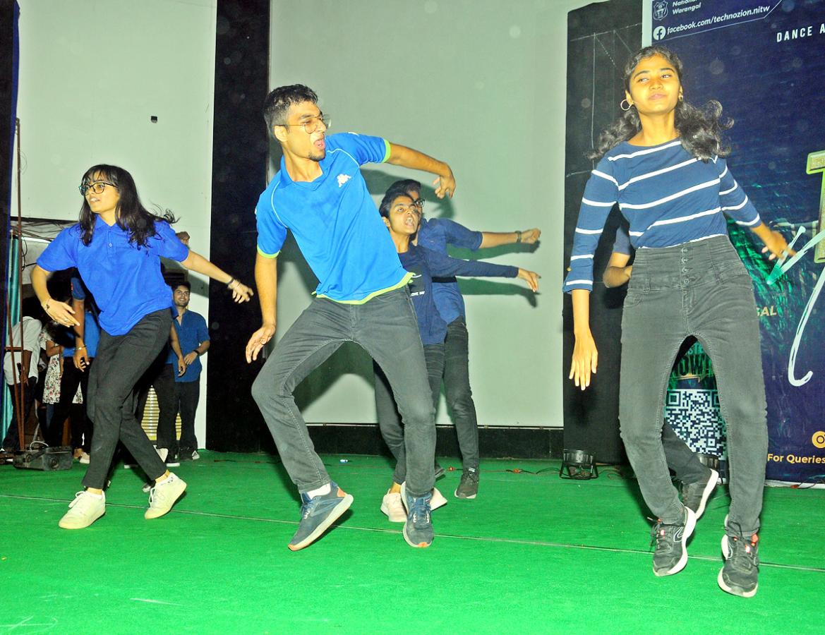 DJ Music And Dance Night Show In Nit Auditorium at Warangal - Sakshi13