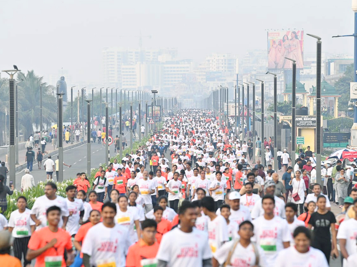 Marathon Run At Visakha Beach Road Photos - Sakshi10