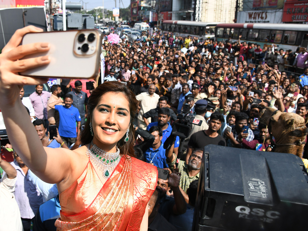 Actress Rashi Khanna in Visakhapatnam Pics - Sakshi1