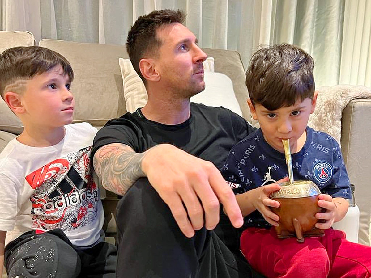 Argentina Footballer Messi Beautiful Family Photos - Sakshi20