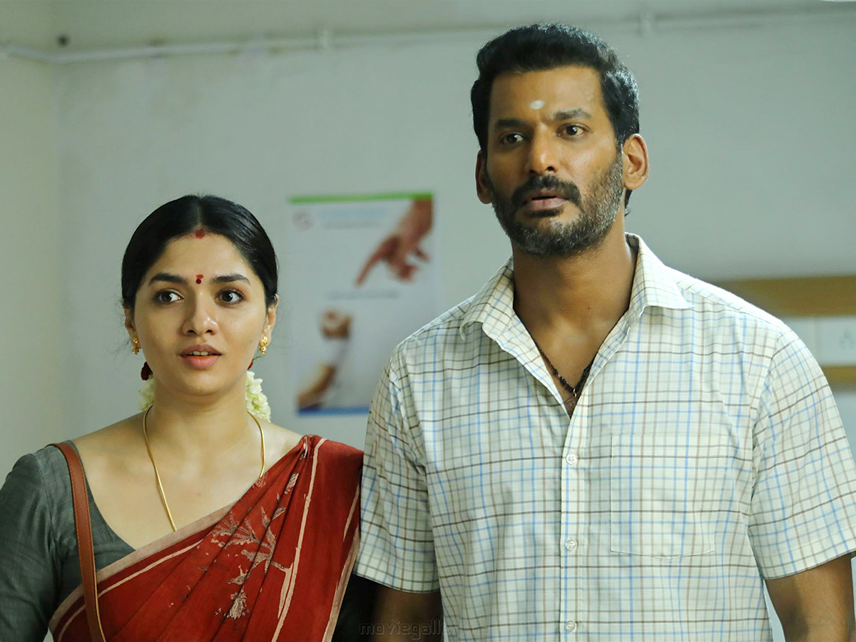 Tamil Hero Vishal Laththi Movie Stills, Photos, HD images - Sakshi2