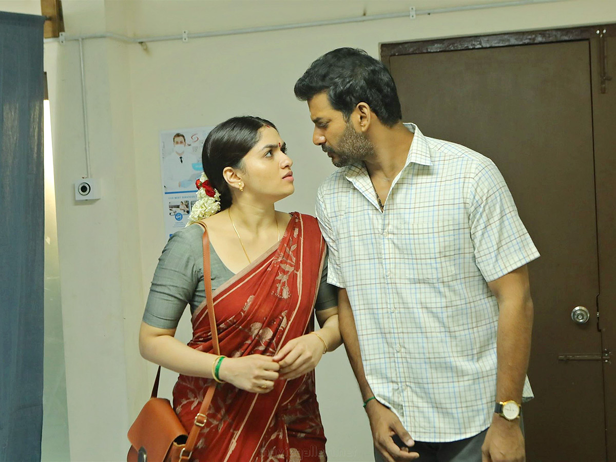 Tamil Hero Vishal Laththi Movie Stills, Photos, HD images - Sakshi8