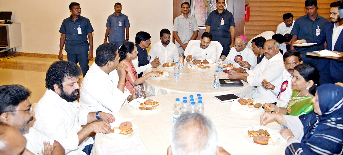 AP CM Jagan Participates in Christmas High Tea 2022 - Sakshi13