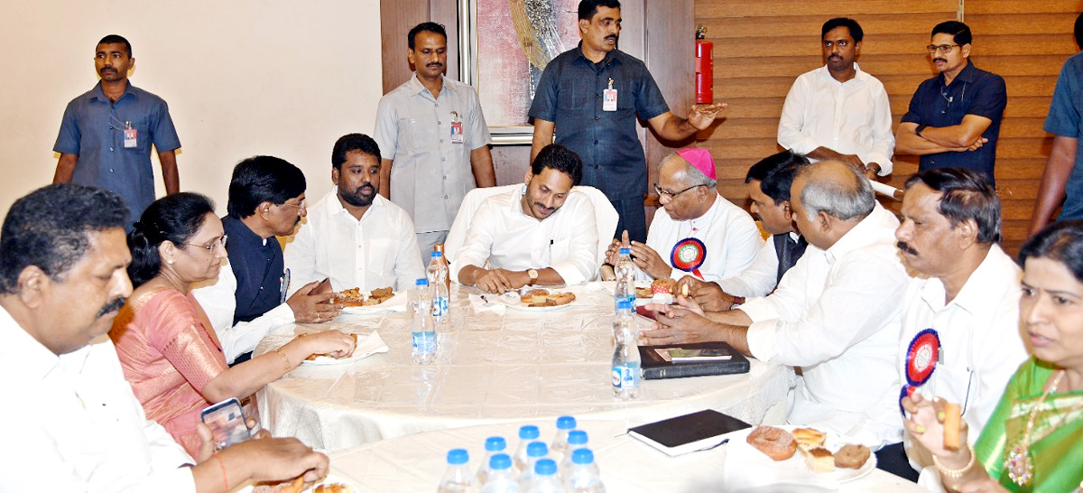 AP CM Jagan Participates in Christmas High Tea 2022 - Sakshi14