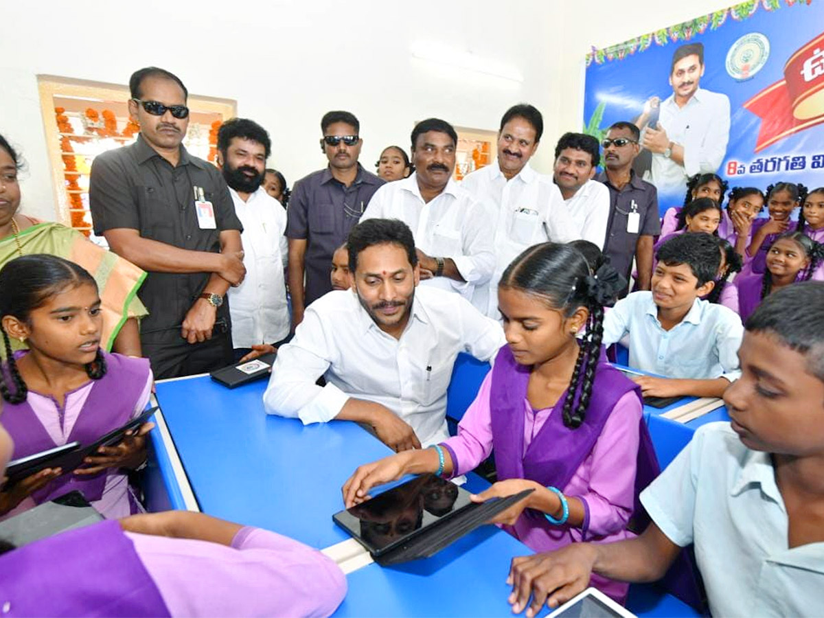 AP CM YS Jagan Free Tabs Distribution At Bapatla Photos - Sakshi1