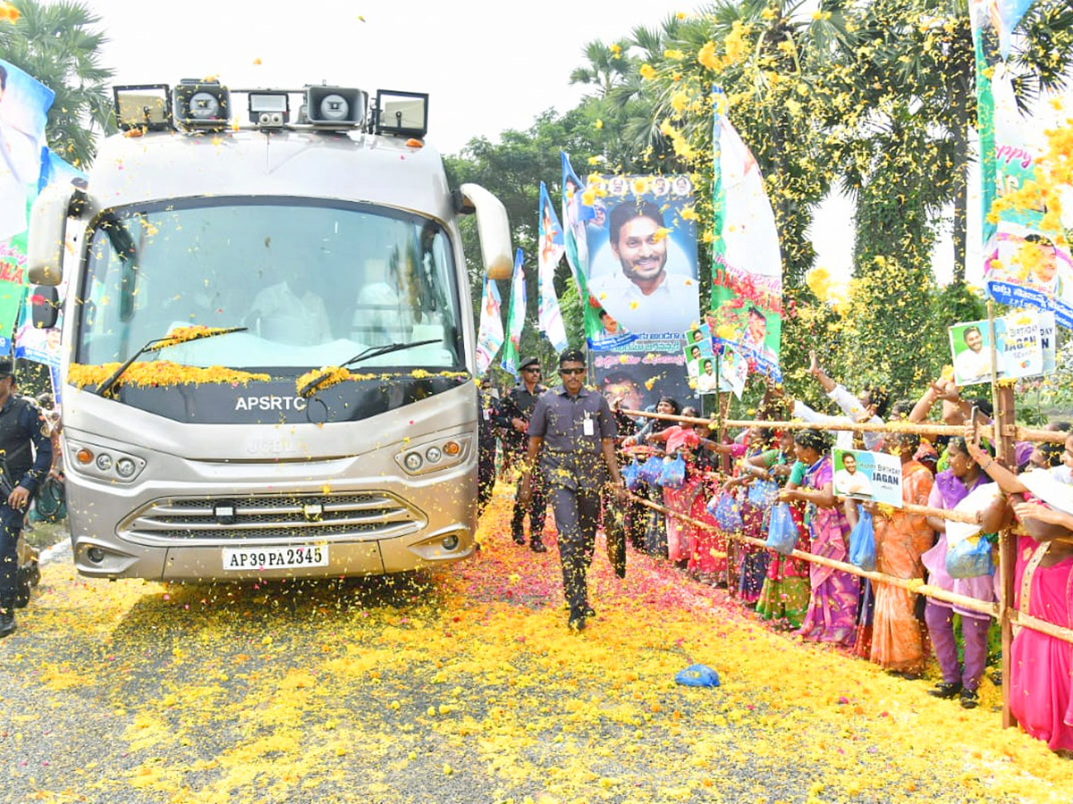 AP CM YS Jagan Free Tabs Distribution At Bapatla Photos - Sakshi15