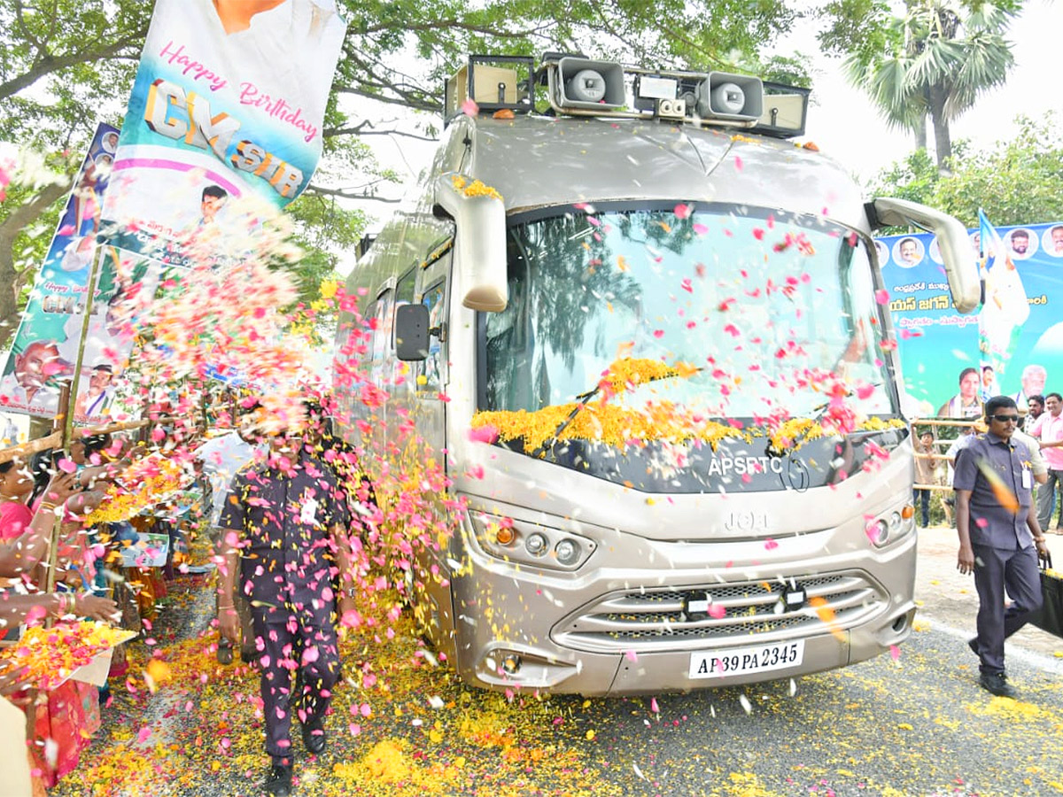 AP CM YS Jagan Free Tabs Distribution At Bapatla Photos - Sakshi16