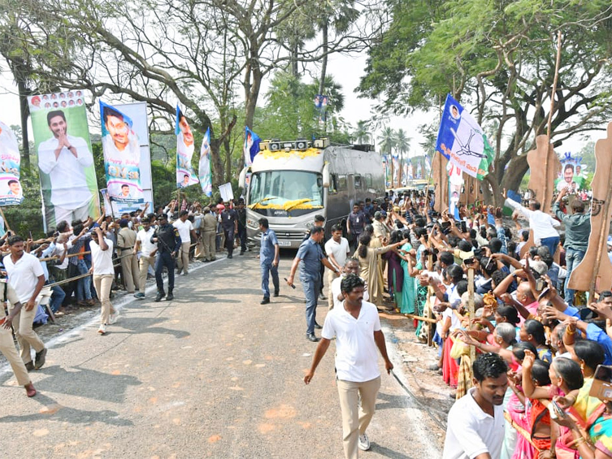 AP CM YS Jagan Free Tabs Distribution At Bapatla Photos - Sakshi17