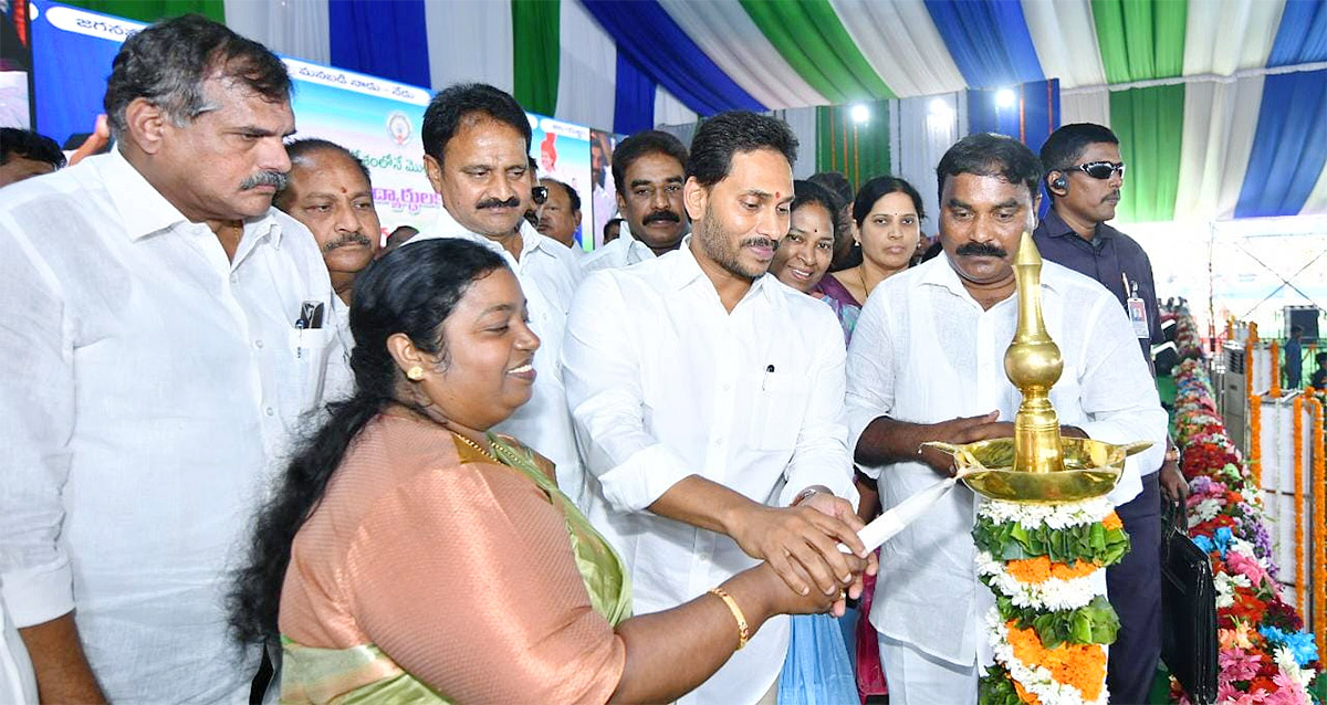 AP CM YS Jagan Free Tabs Distribution At Bapatla Photos - Sakshi29