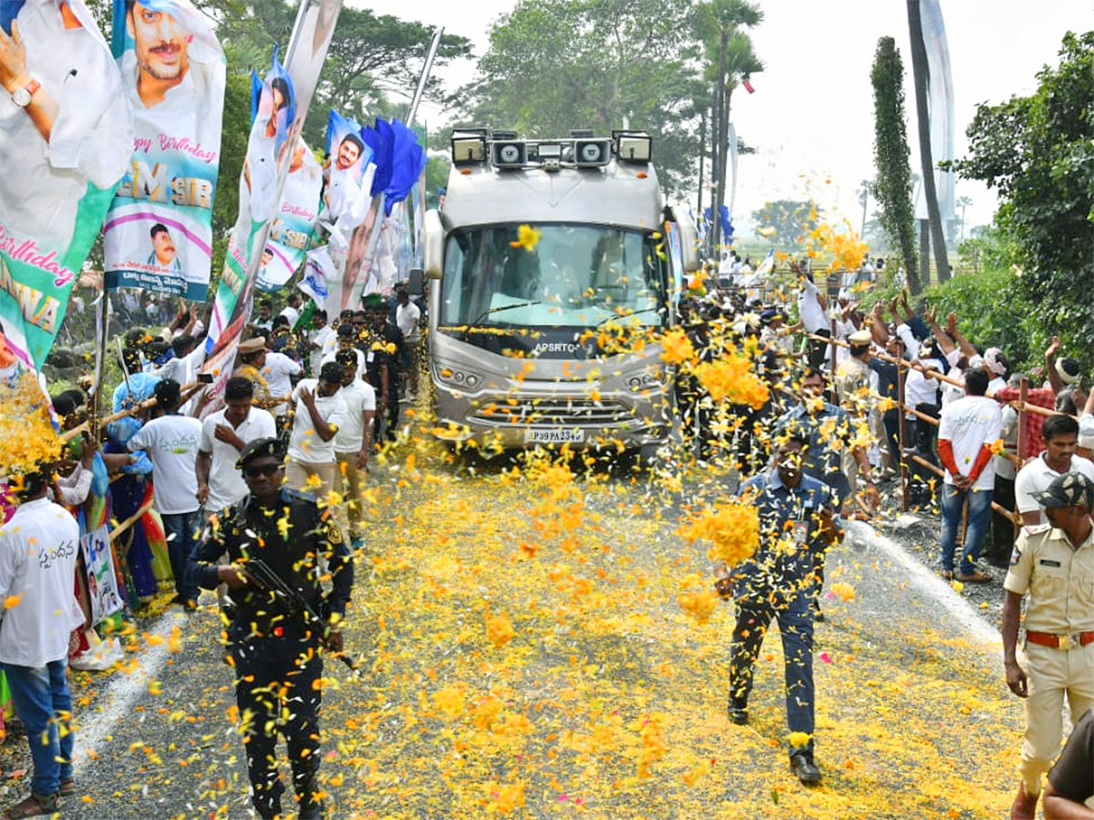 AP CM YS Jagan Free Tabs Distribution At Bapatla Photos - Sakshi6