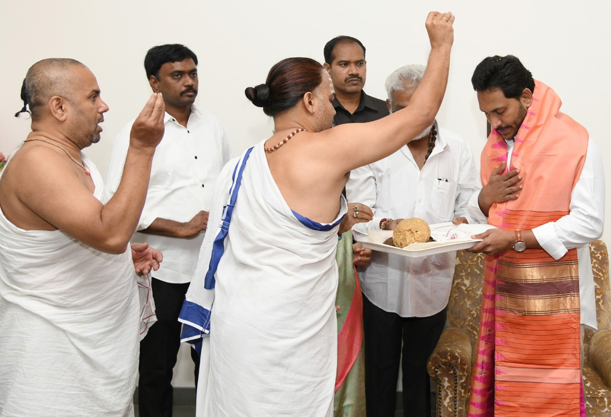 CM Jagan Birthday Celebrations At CM Camp Office   - Sakshi17