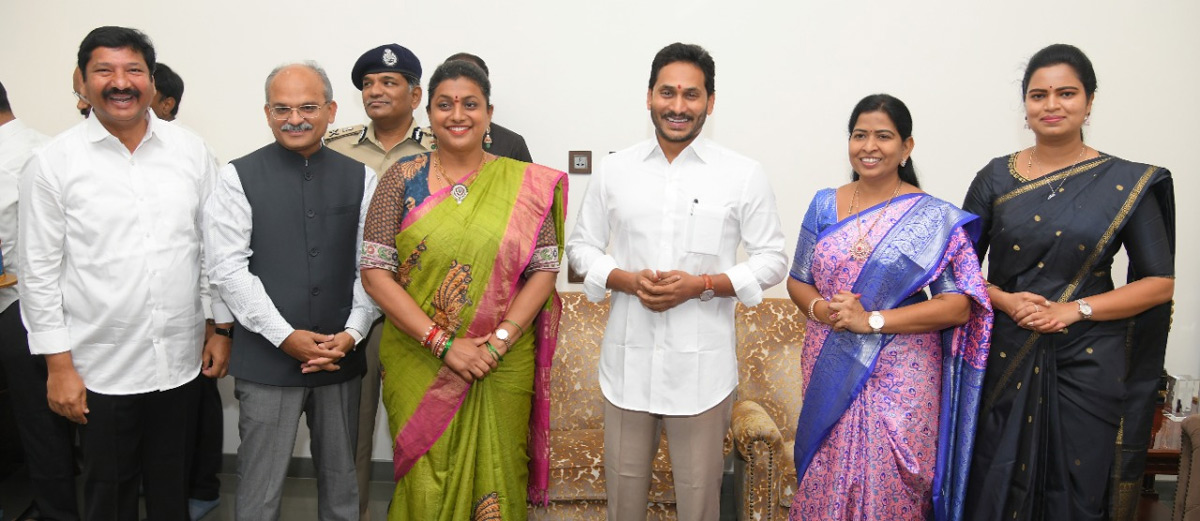 CM Jagan Birthday Celebrations At CM Camp Office   - Sakshi6