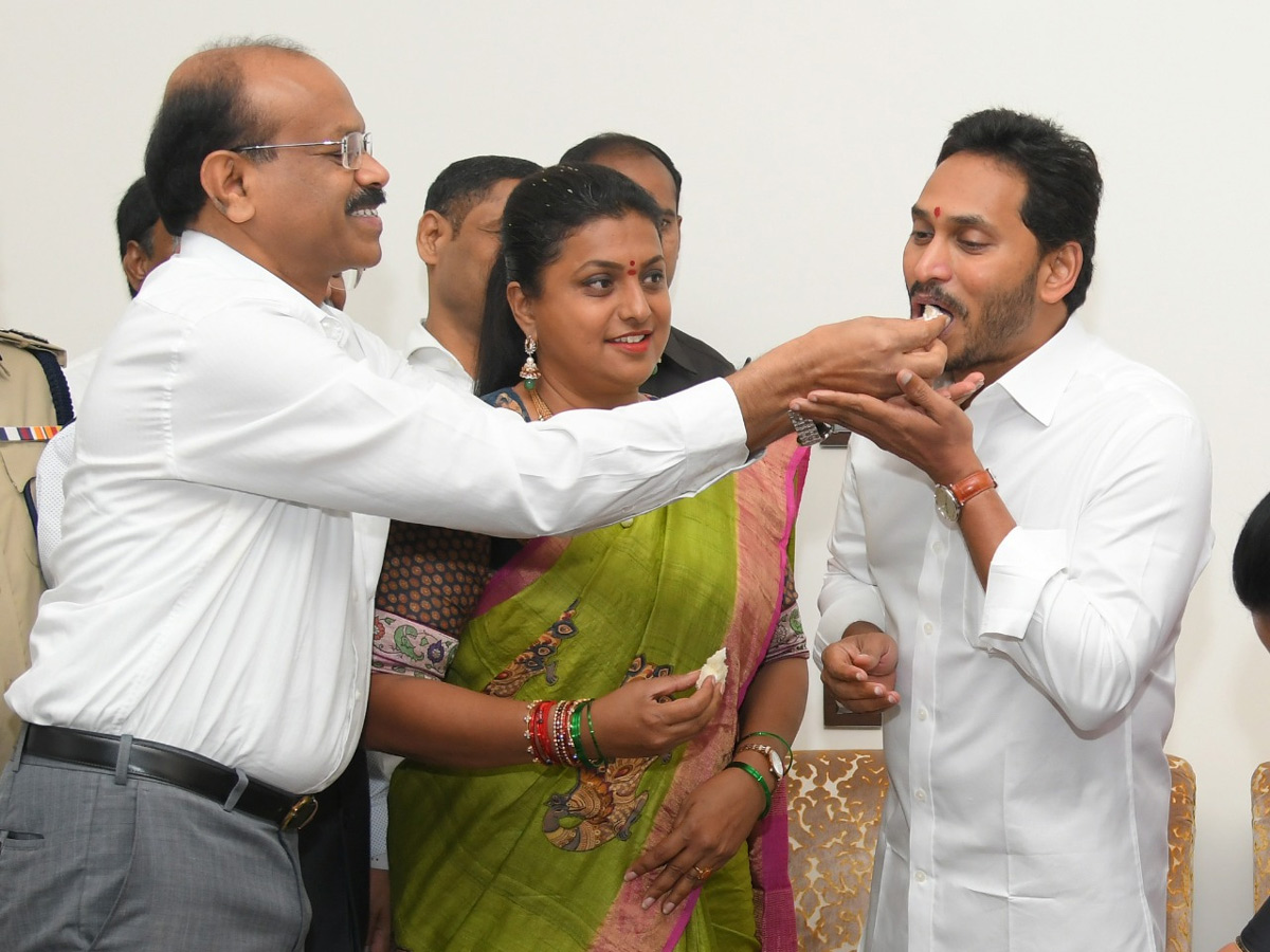 CM Jagan Birthday Celebrations At CM Camp Office   - Sakshi9