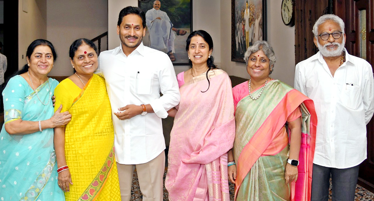 CM Jagan Birthday Celebrations At CM Camp Office   - Sakshi1