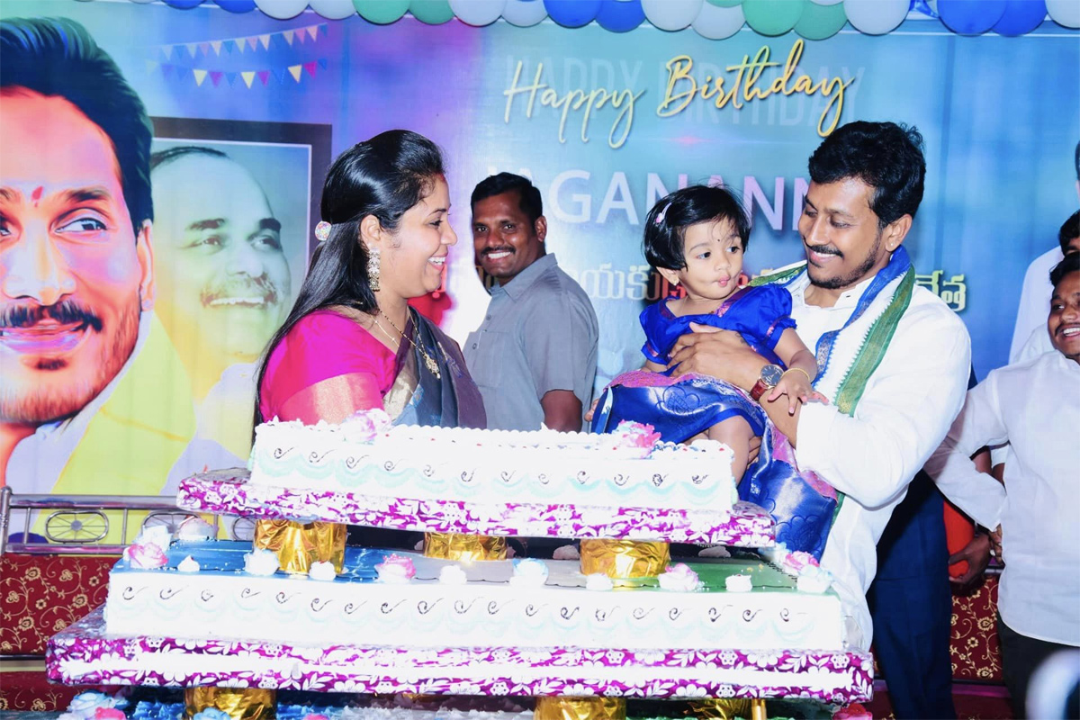 YS Jagan Birthday Celebrations In Parvathipuram Manyam - Sakshi15