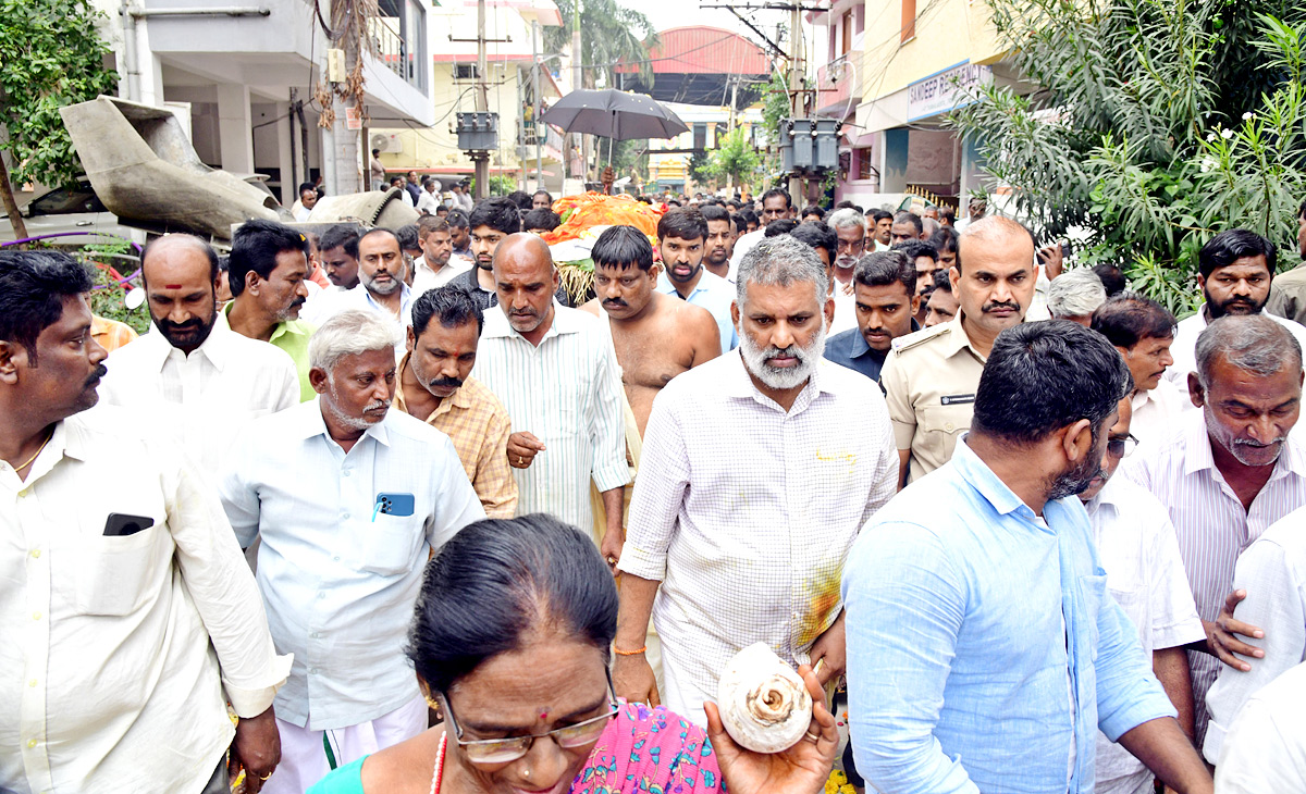 Chandragiri Mla Chevireddy Bhaskar Reddy Lost His Father  - Sakshi7