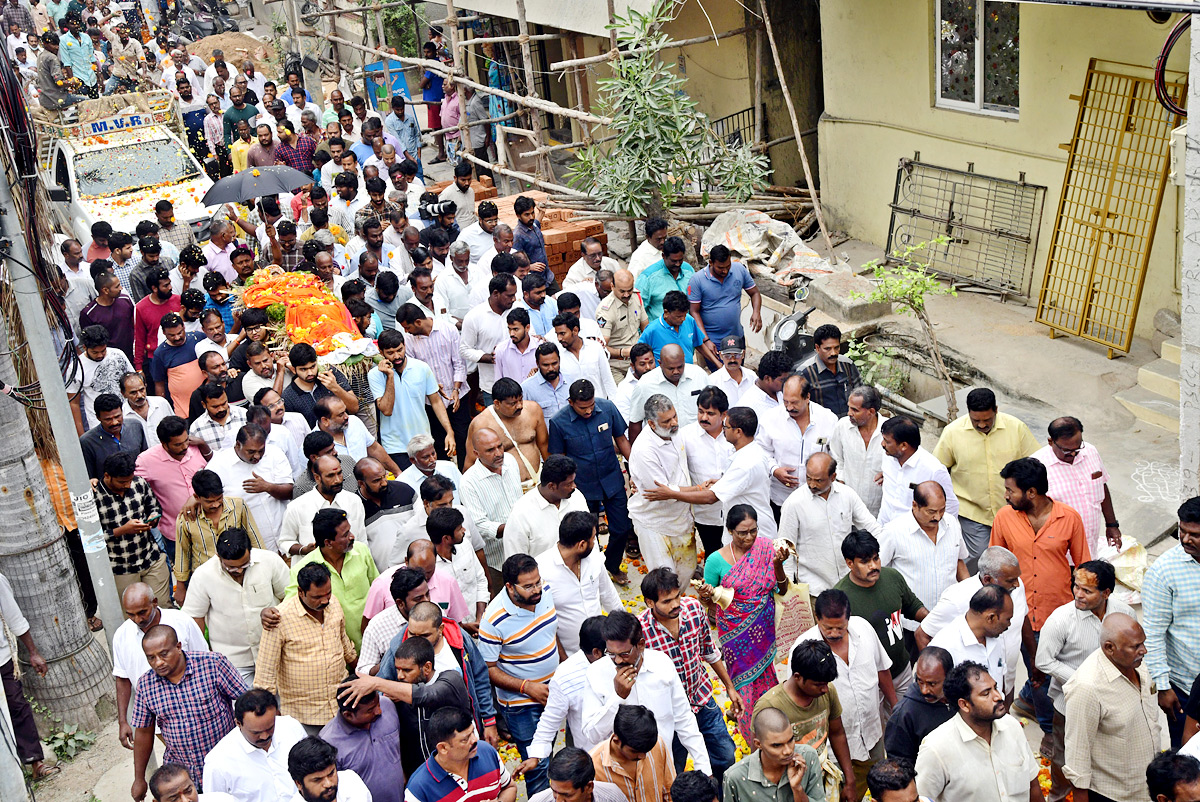 Chandragiri Mla Chevireddy Bhaskar Reddy Lost His Father  - Sakshi8