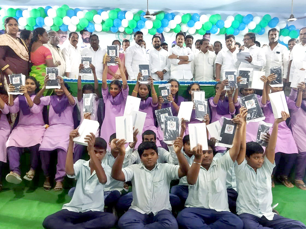 AP Students Thanks To CM Jagan Over Tabs Distribution Photos - Sakshi14