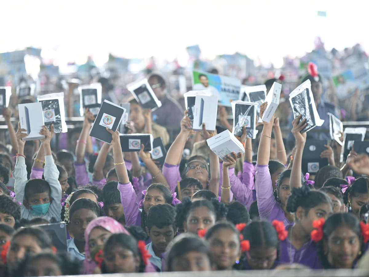 AP Students Thanks To CM Jagan Over Tabs Distribution Photos - Sakshi4