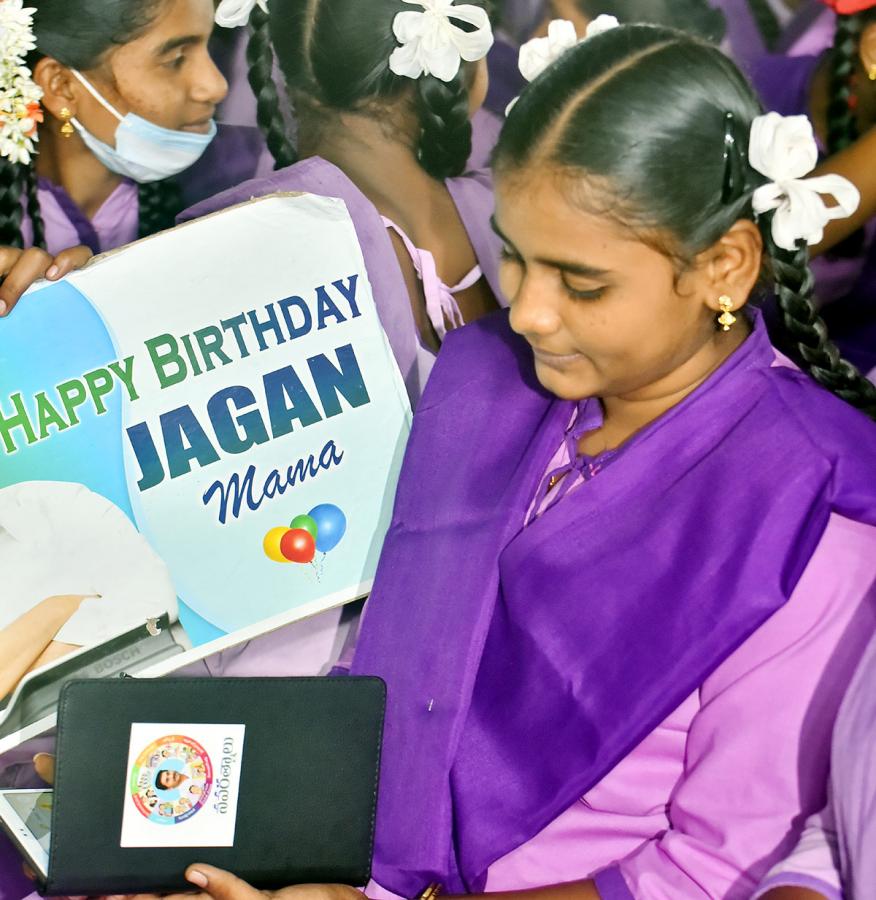 AP Students Thanks To CM Jagan Over Tabs Distribution Photos - Sakshi38