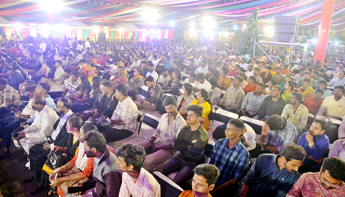 CM KCR Attended Christmas Celebrations In LB Stadium  - Sakshi4