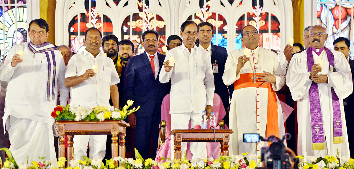 CM KCR Attended Christmas Celebrations In LB Stadium  - Sakshi10