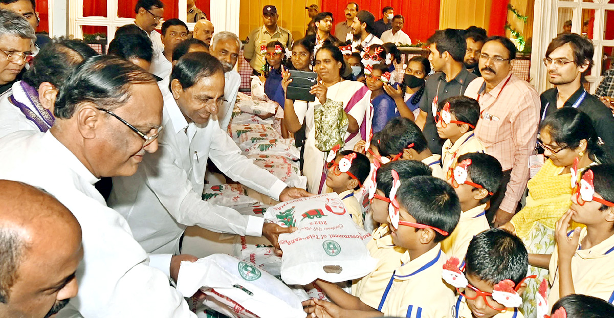 CM KCR Attended Christmas Celebrations In LB Stadium  - Sakshi15