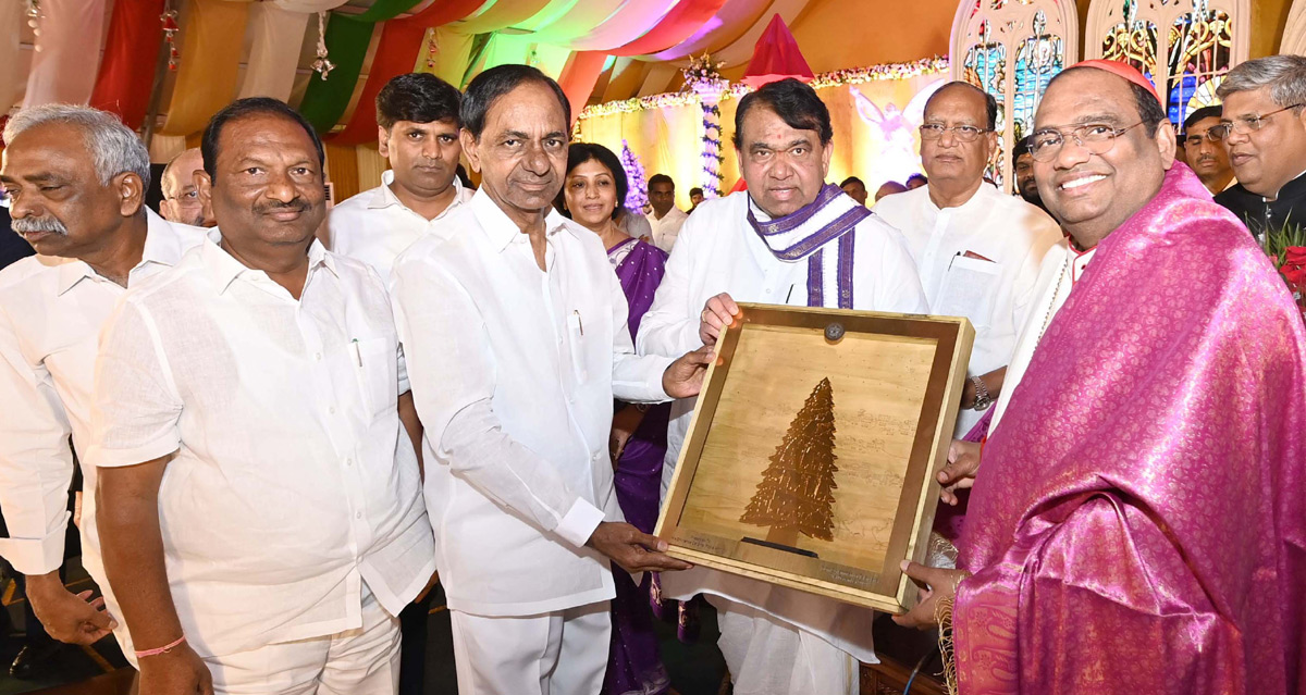 CM KCR Attended Christmas Celebrations In LB Stadium  - Sakshi19