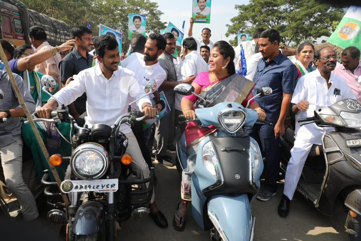 YS Jagan Birthday Celebrations In Parvathipuram Manyam - Sakshi11