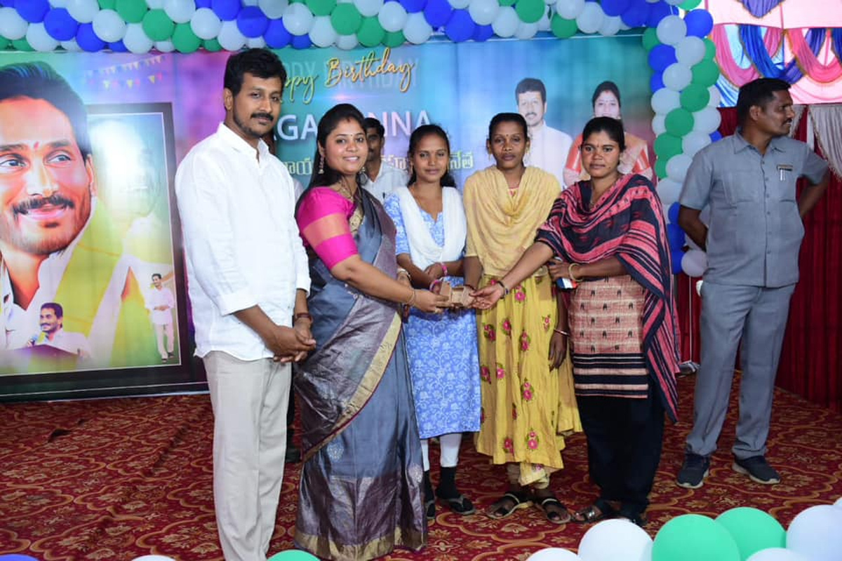 YS Jagan Birthday Celebrations In Parvathipuram Manyam - Sakshi17