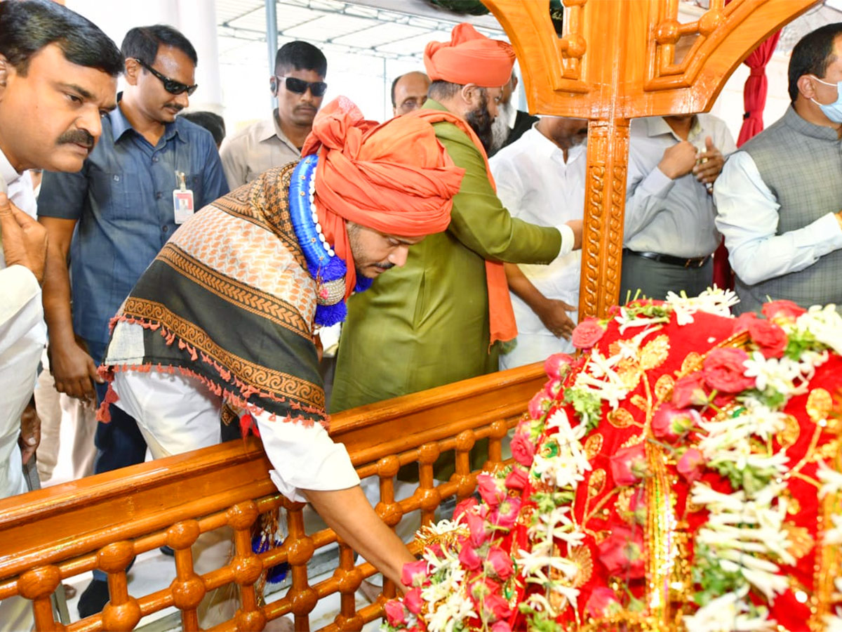 AP CM YS Jagan At Ameen Peer Dargah Photos - Sakshi23