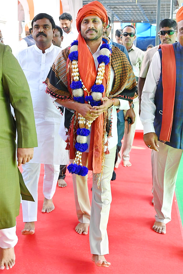 AP CM YS Jagan At Ameen Peer Dargah Photos - Sakshi31