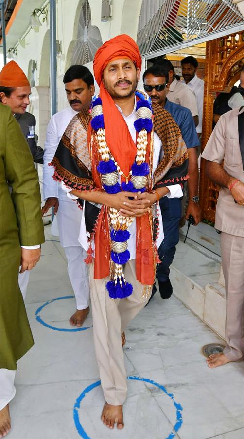 AP CM YS Jagan At Ameen Peer Dargah Photos - Sakshi32