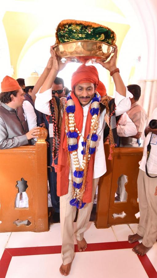 AP CM YS Jagan At Ameen Peer Dargah Photos - Sakshi39