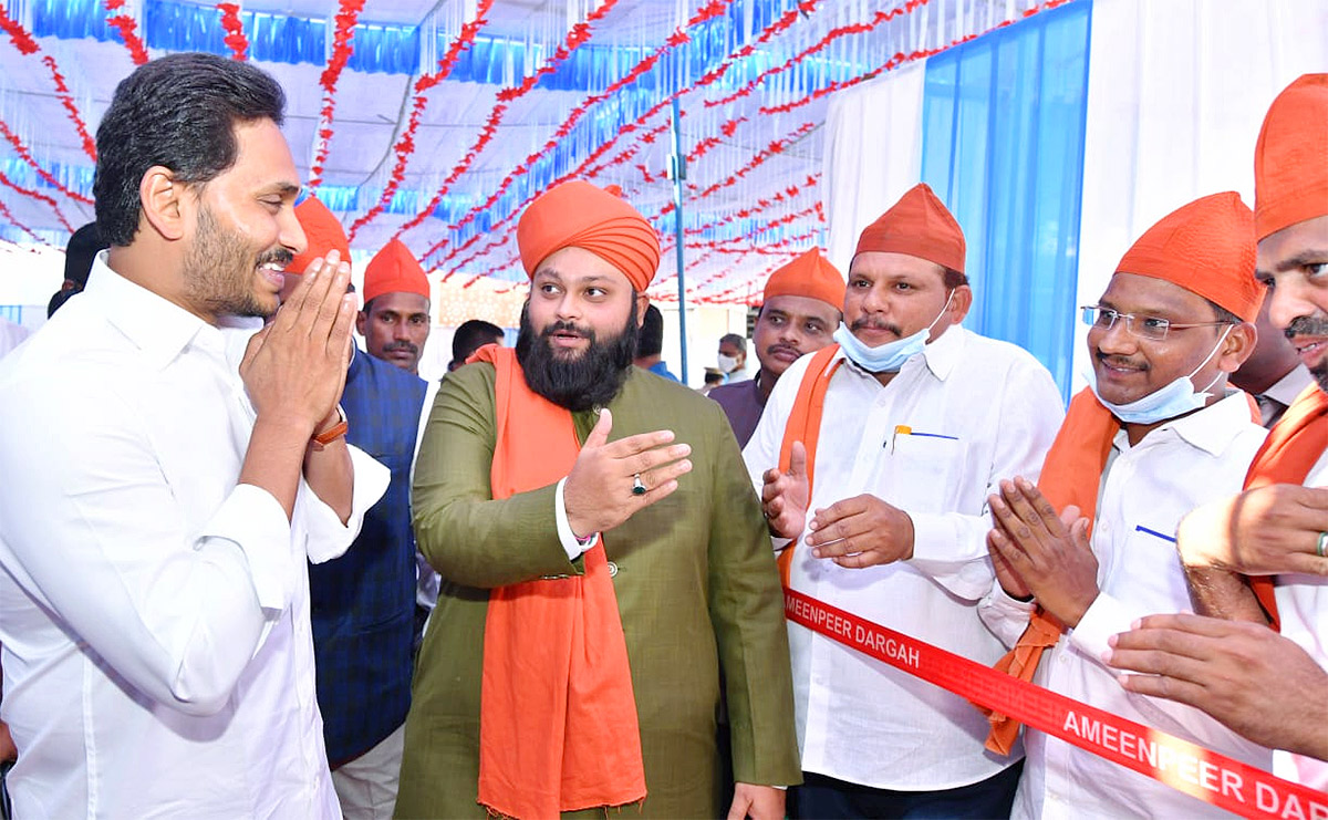 AP CM YS Jagan At Ameen Peer Dargah Photos - Sakshi6