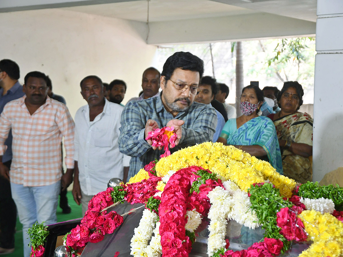 Celebrites Pay Last Respect To kaikala satyanarayana Photos  - Sakshi13