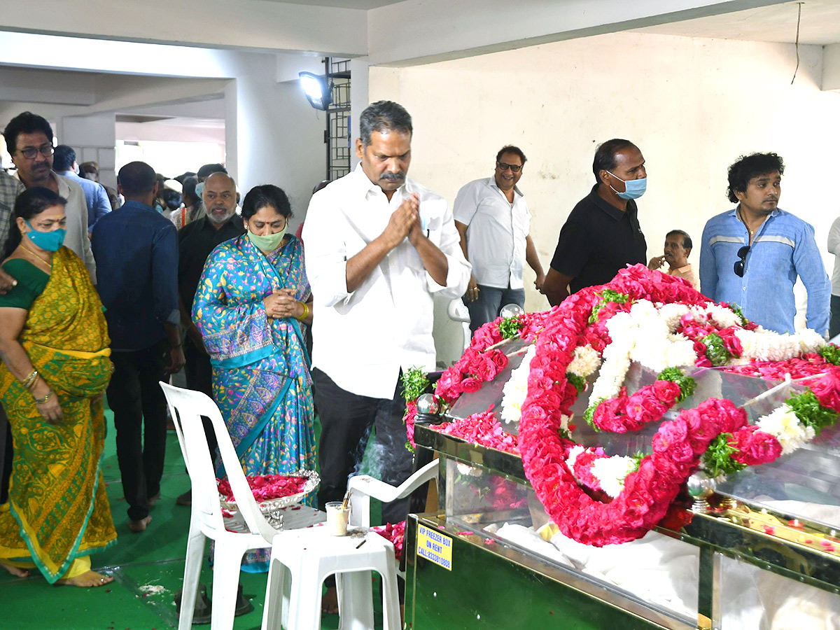 Celebrites Pay Last Respect To kaikala satyanarayana Photos  - Sakshi17