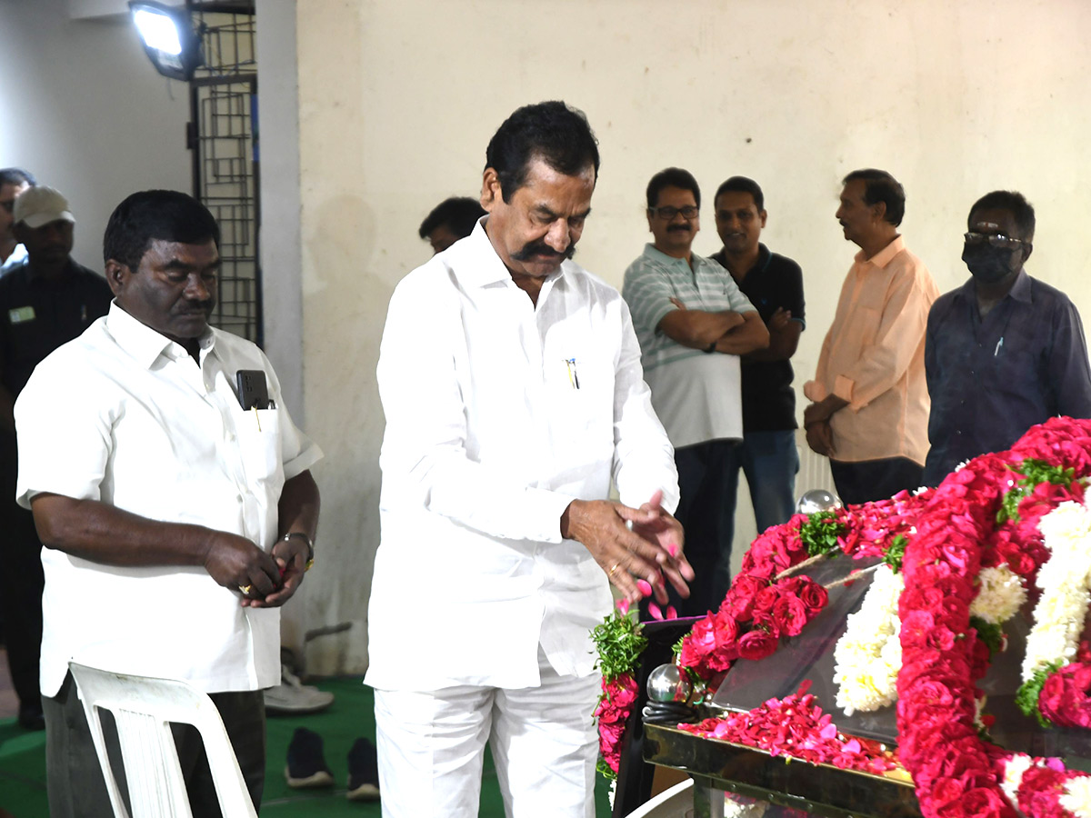 Celebrites Pay Last Respect To kaikala satyanarayana Photos  - Sakshi18