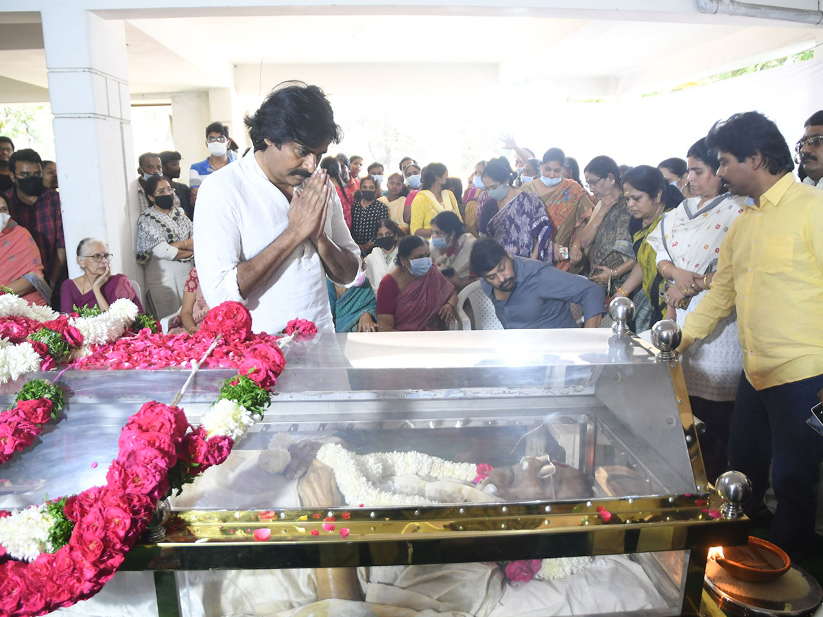 Celebrites Pay Last Respect To kaikala satyanarayana Photos  - Sakshi3