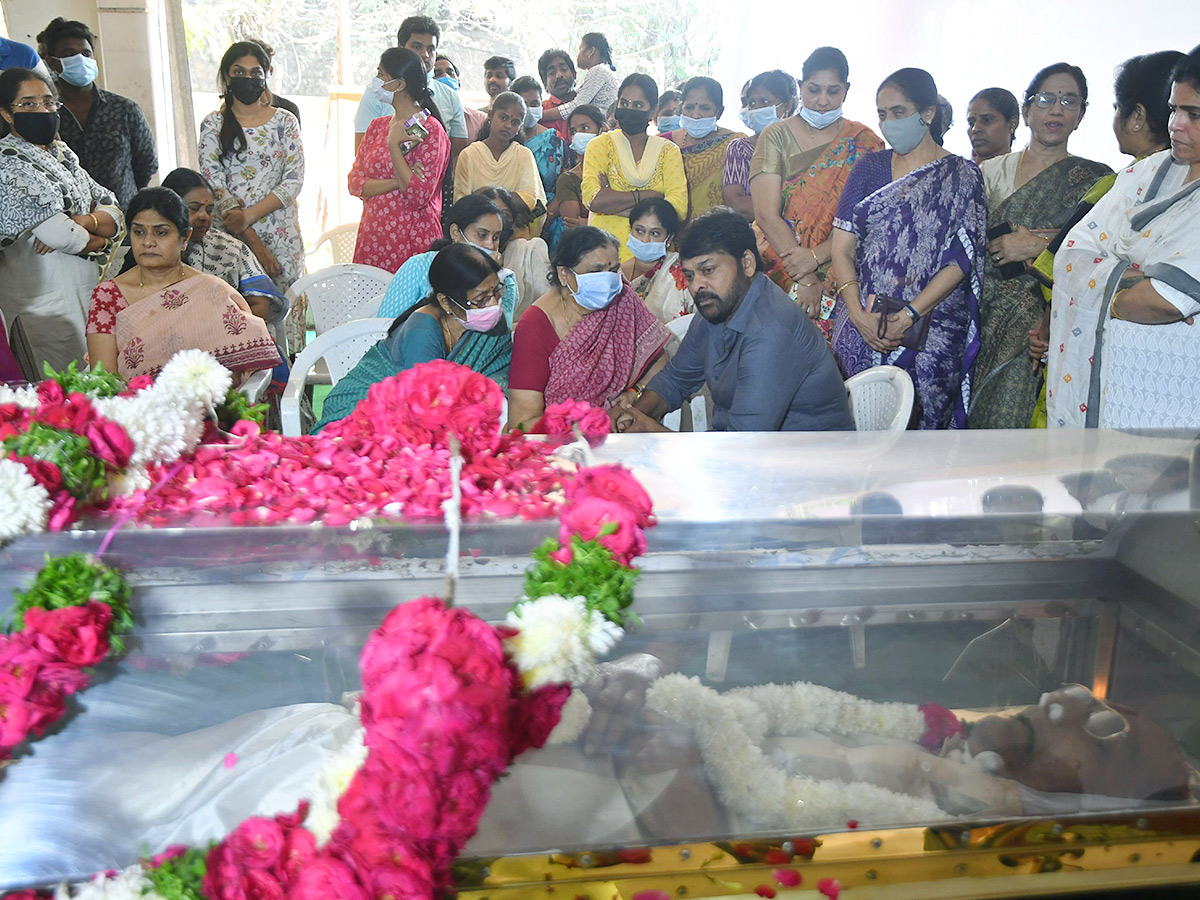 Celebrites Pay Last Respect To kaikala satyanarayana Photos  - Sakshi8