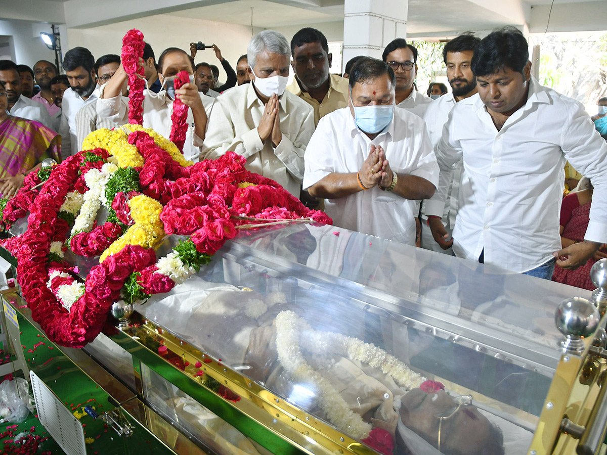 Celebrites Pay Last Respect To kaikala satyanarayana Photos  - Sakshi10