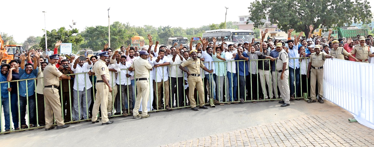 CM YS Jagan 2nd Day Tour In Kadapa District  - Sakshi5