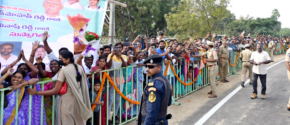 CM YS Jagan 2nd Day Tour In Kadapa District  - Sakshi13