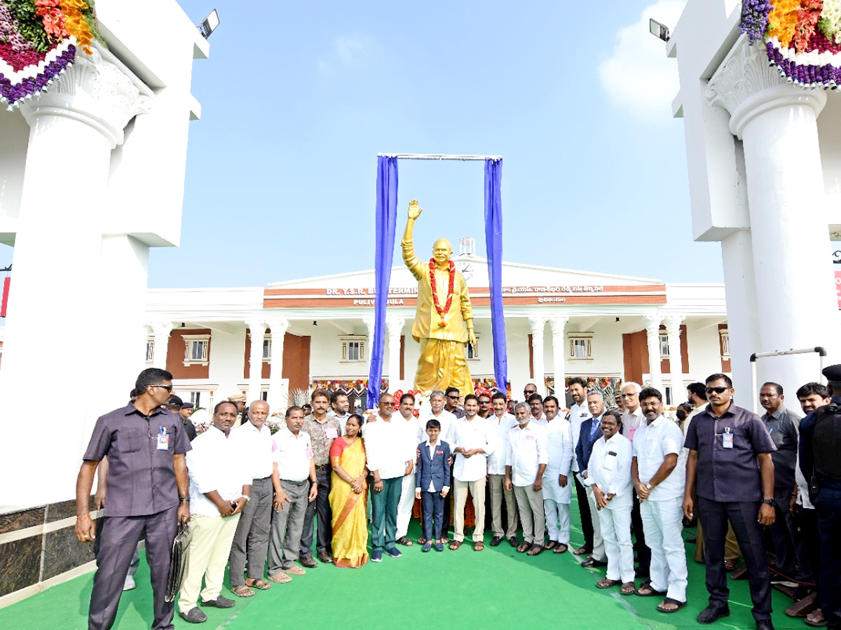 CM YS Jagan 2nd Day Tour In Kadapa District  - Sakshi16