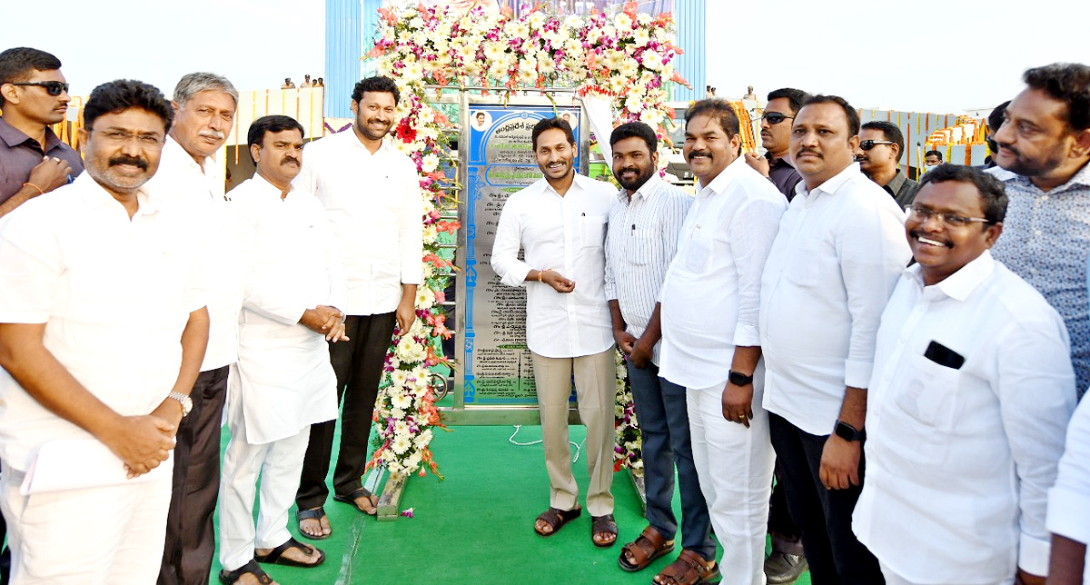 CM YS Jagan 2nd Day Tour In Kadapa District  - Sakshi33